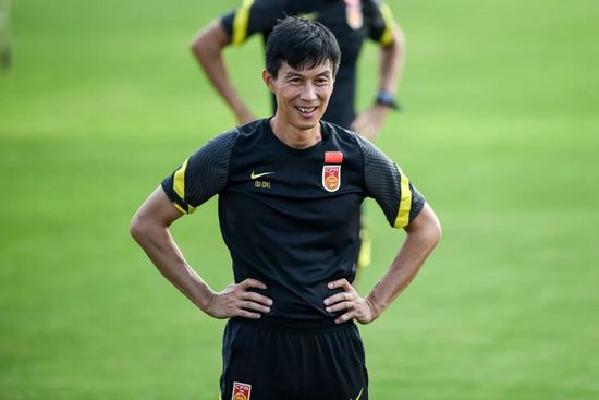 今日焦点战预告14:00 澳超 麦克阿瑟FC VS 惠灵顿凤凰 近期状态火热的两队可否在本轮联赛收官战中贡献出一场精彩对决？03:45 意甲 亚特兰大 VS 萨勒尼塔纳 双线作战、饱受伤病困扰的亚特兰大在主场全取3分延续胜势？04:00 西甲 赫罗纳 VS 阿拉维斯 本赛季西甲最大黑马赫罗纳借助主场之利反超皇马重新登顶？事件赛季报销+无缘欧洲杯！